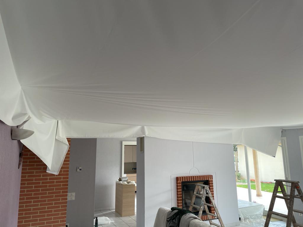 Plafond tendu — détails et alignements